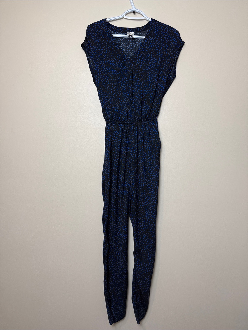 Dynamite Women’s Navy Blue Printed Jumpsuit size XS